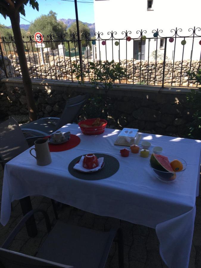 Casa Basgiu, Chambres Avec Balcon Et Table D'Hotes Zilia Εξωτερικό φωτογραφία